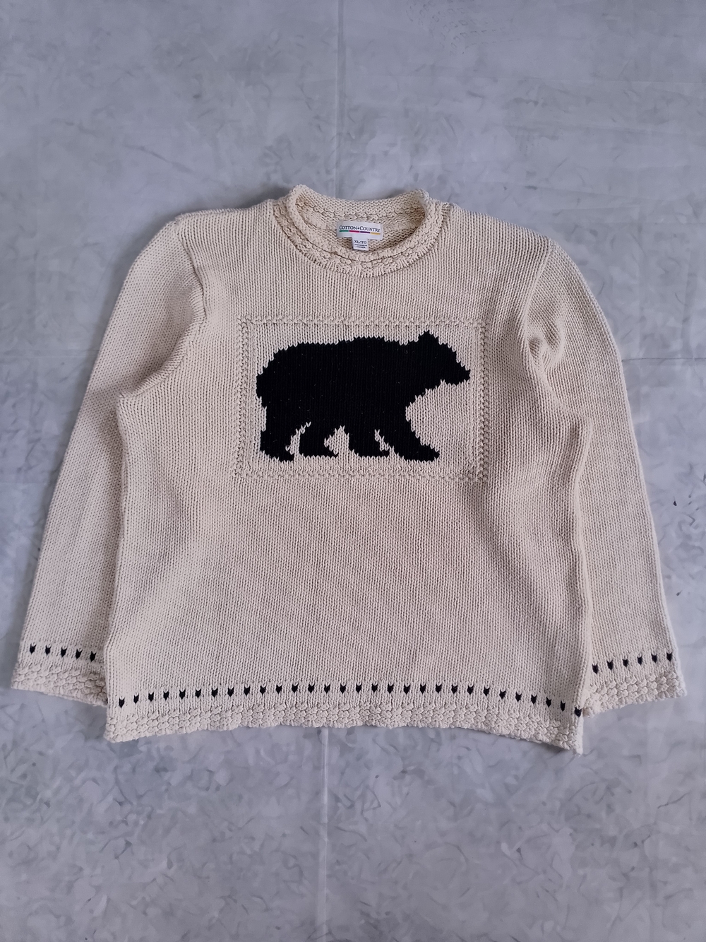 Vintage 90s Black Bear Motif Cream Knit Sweater